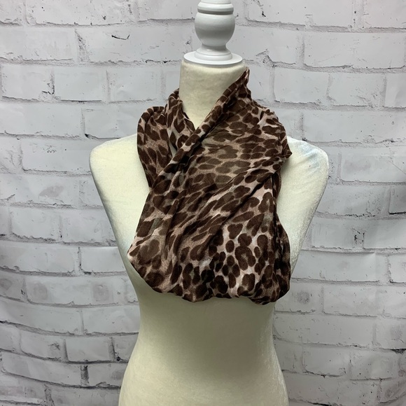 5/$35 💥 Brown Leopard Wrap Scarf - Picture 1 of 4
